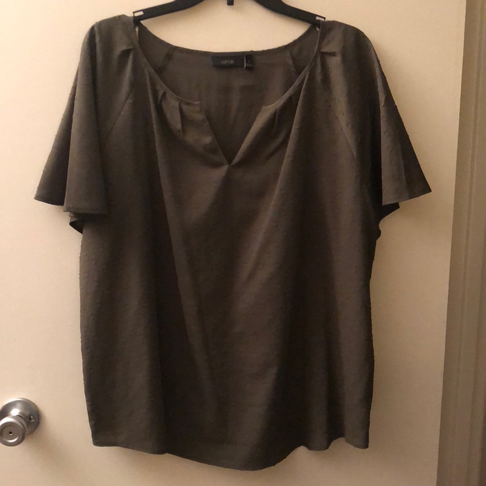 Apt. 9 Olive Green Tunic Top Size XL.